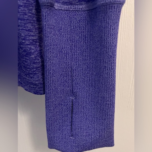 EUC Authentic Nike long sleeve women’s Dry Fit Running Top in a heathery purple - Picture 5 of 16